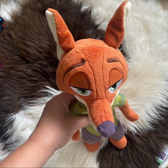ZOOTOPIA Disney Nick Wilde Talking 11” Plush Fox - Picture 8 of 11